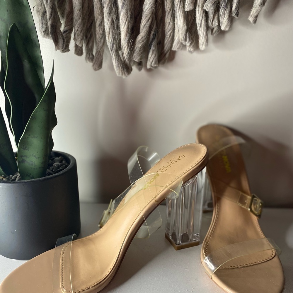 Clear Fashion Nova block heels-Size 9- Never worn - Picture 2 of 3